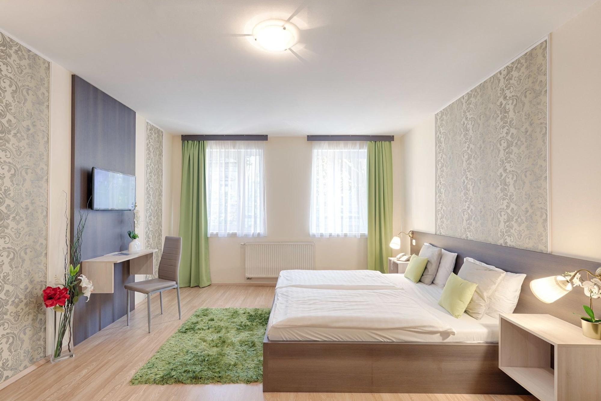 Hotel Triple M 3*